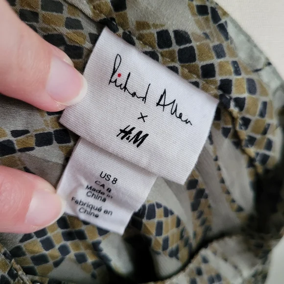 RICHARD ALLEN X H&M collab flowy chiffon satin printed shirt with stand collar - Picture 7 of 11